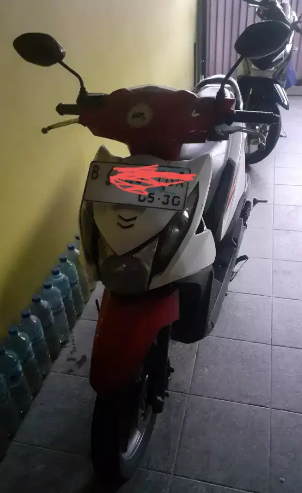 Dijual cepat Honda Beat th 2015 warna putih merah