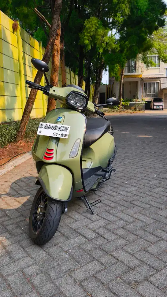 Minim pemakaian Vespa sprint 150s hijau persis baru. Km 2000an
