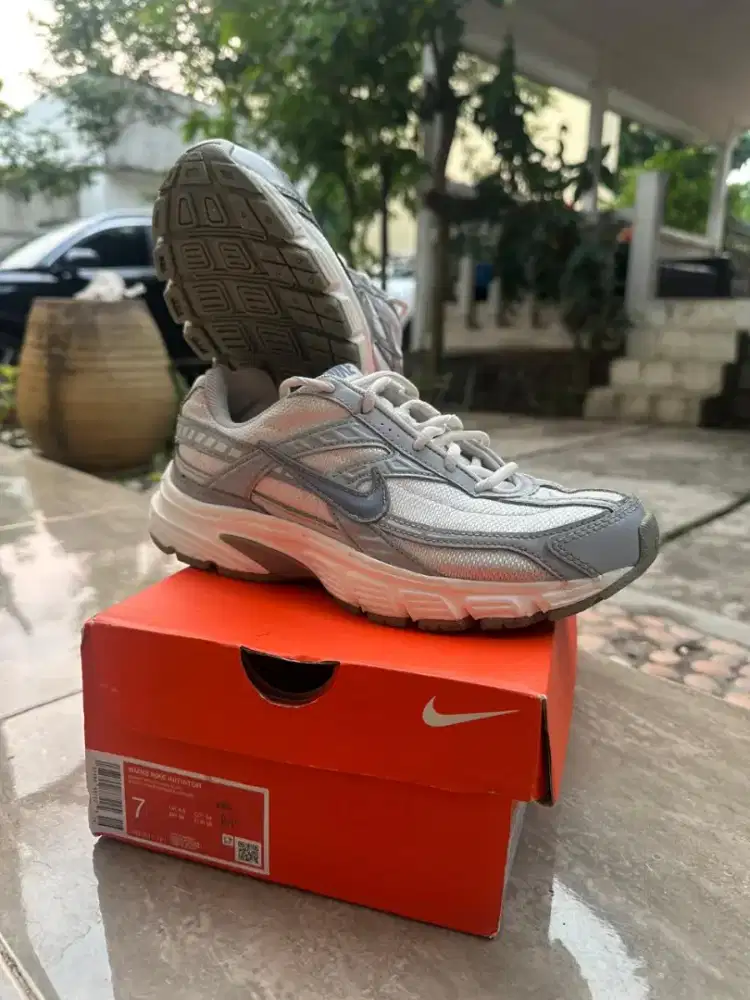 Di jual sepatu Nike Initiator