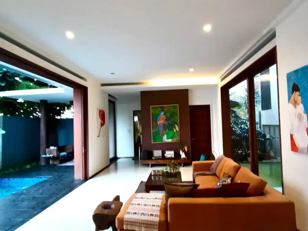 Termewah dan Nyaman !! Dijual Rumah Megah di Permata Buana dengan Pool