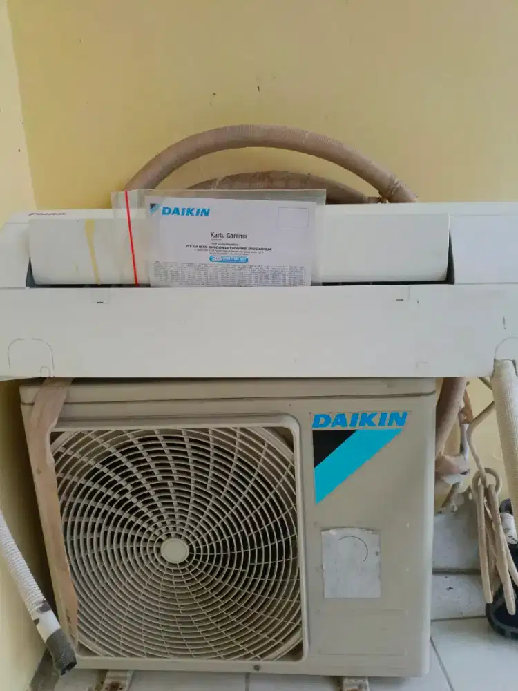 AC daikin 1/2 PK