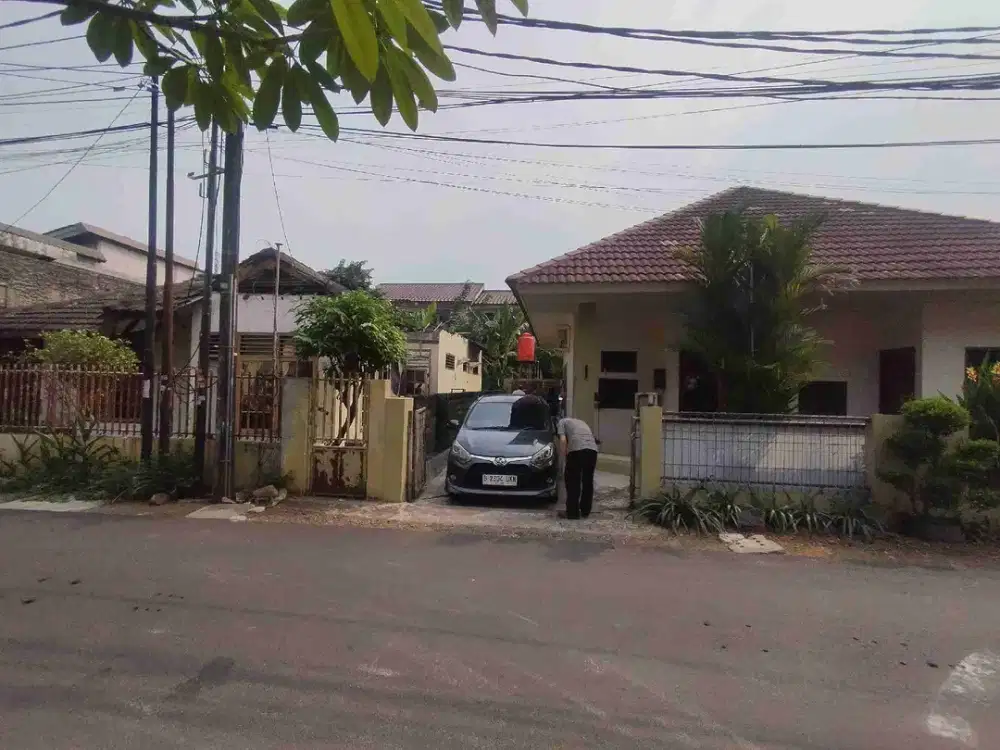 Dijual rumah tua hitung tanah di Pangkalan Jati Kec Makasar Jakarta Timur