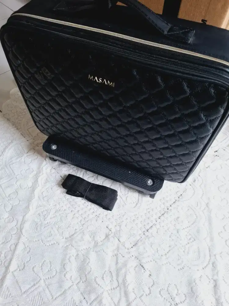 Dijual murah, set koper n trolley make up Masami Ori