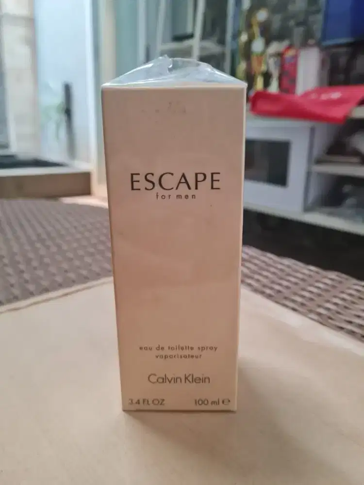 Botol Kosong Beserta Kardus Parfum Original Calvin Klein Escape