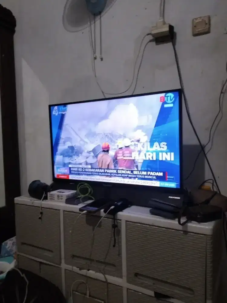 Monitor LCD SHARP 21 inch