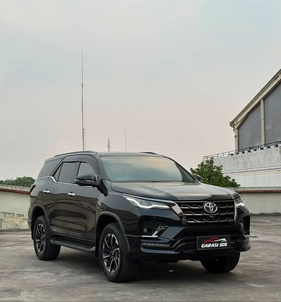 Toyota Fortuner 2.4 VRZ GR Sport 4x2 AT 2021 Hitam KM 77 rb