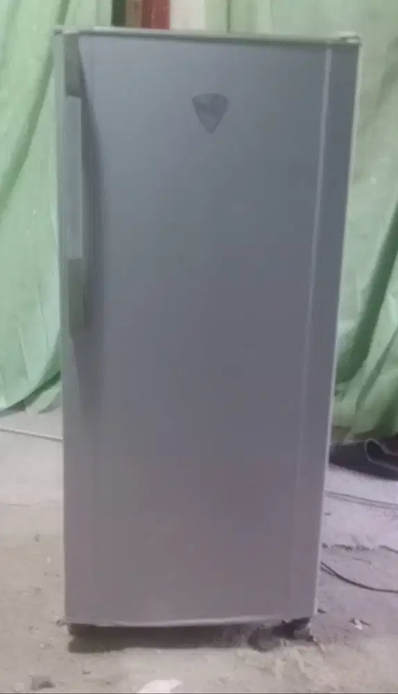 Kulkas 1 pintu SHARP.. (Diantar dalam kota Padang.Luar Kota Pakai Ongk