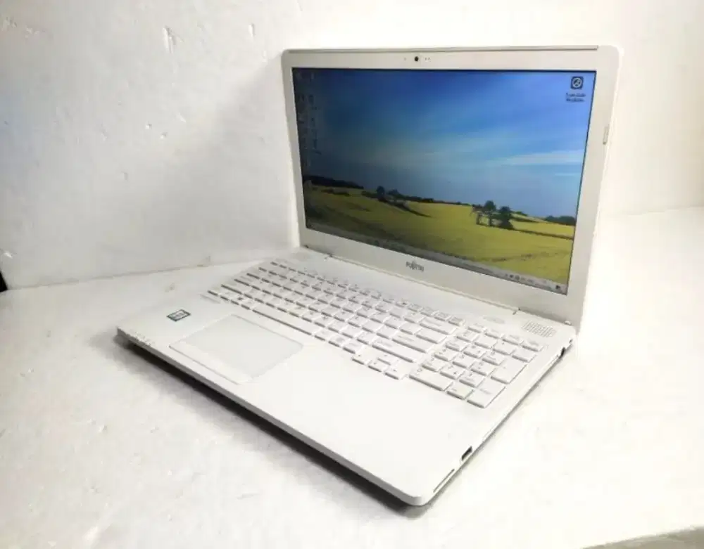 Laptop Fujitsu AH556 i5 6200u