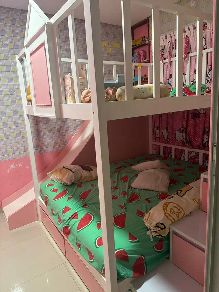 Dijual tempat tidur pelosotan