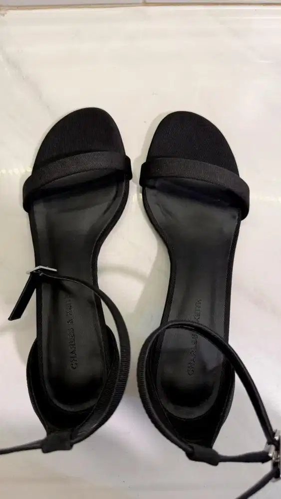HEELS CHARLES & KEITH ORIGINAL STORE (SIZE 35)