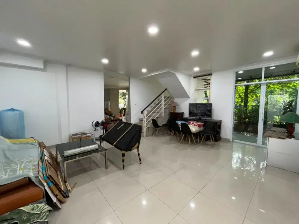 Disewakan Rumah Beverly Besar Full Furnish 5 Kamar, Lippo Cikarang, Bekasi
