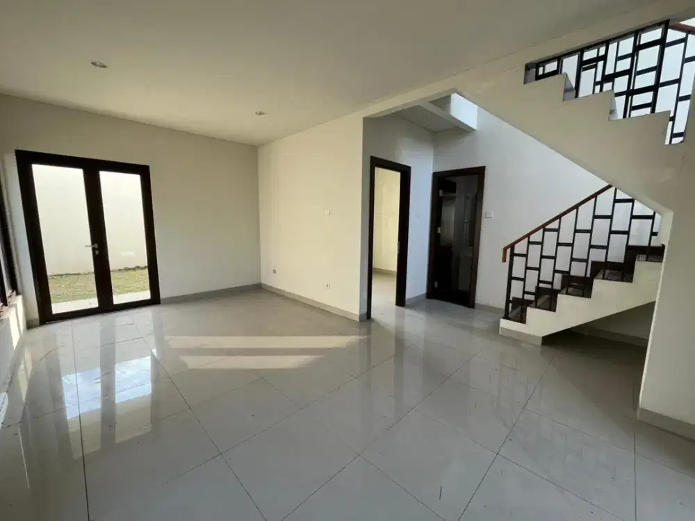 Jual Rumah Besar Taman Simpruk Posisi Hook Jl Singgalang, Lippo Cikarang, Bekasi