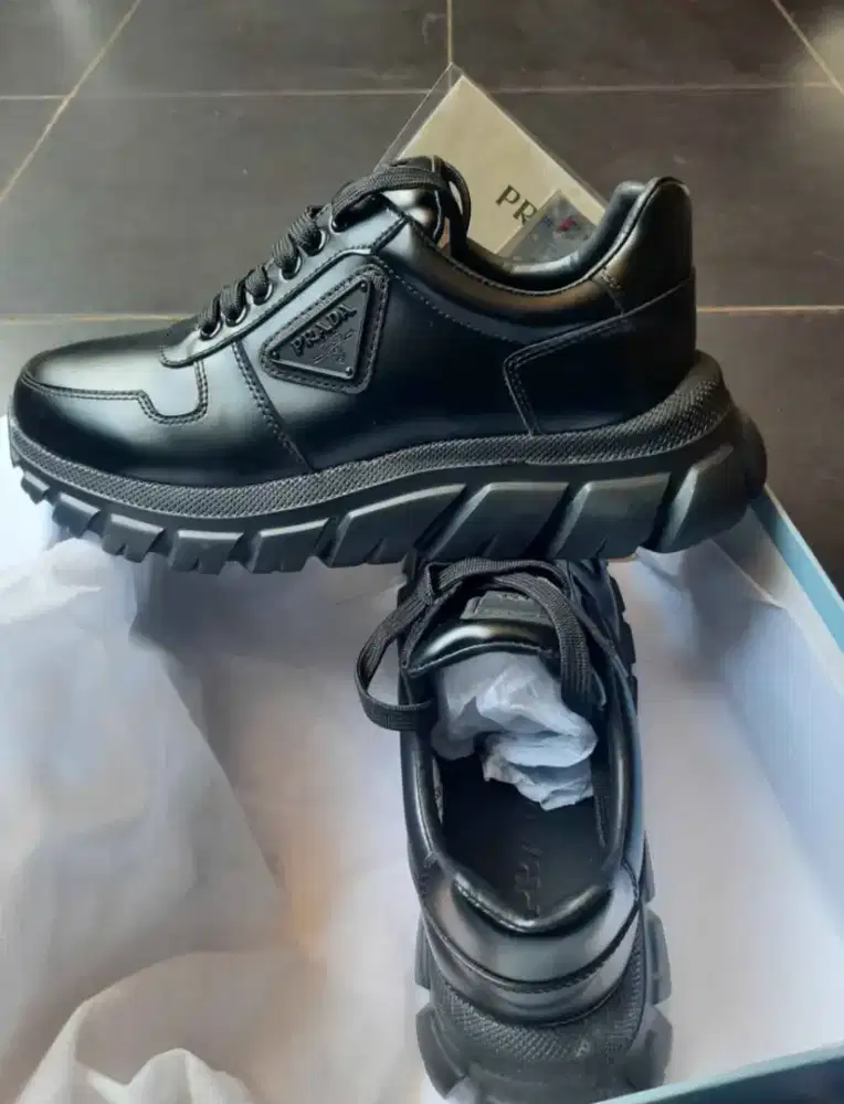 Sepatu Kulit Hitam - Branded Original & Baru - PRADA