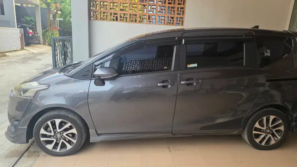 Dijual Toyota Sienta 1.5 Q CVT 2016 - Tipe Tertinggi