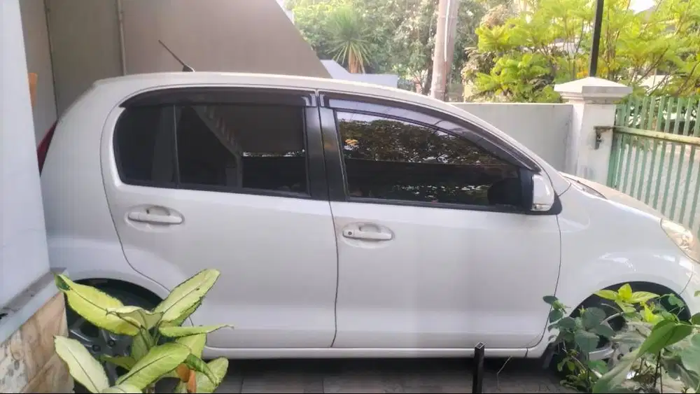 DIJUAL CEPAT Daihatsu SIRION M/T th 2014 1.3CC, PUTIH, Plat L