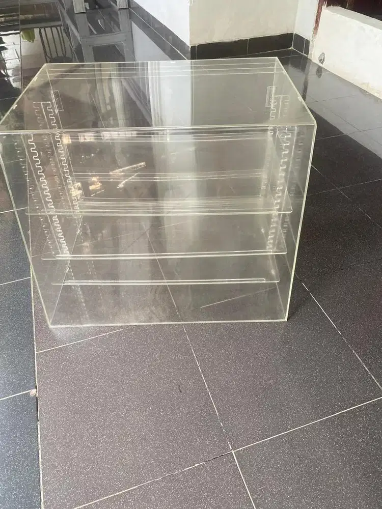 Akrilik Etalase / Display Kue / Food Display 50 x 40 x 40 cm 3 Sekat