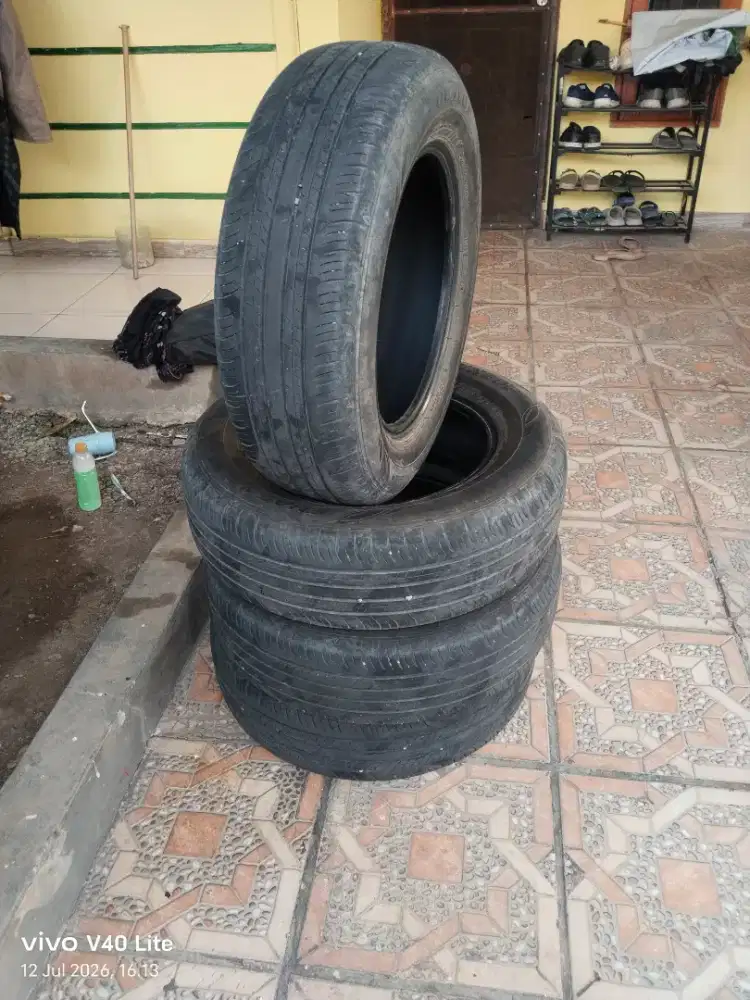 Jual ban bekas ukuran 215/65  R16