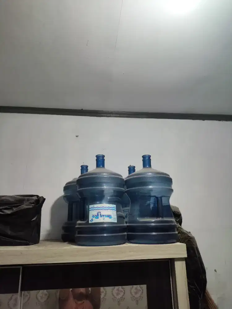 GALON AIR ISI ULANG BUKAN AQUA