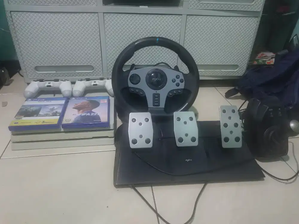 PS4 Pro Seri 72 1 TB + Steering Wheel + 3 kaset