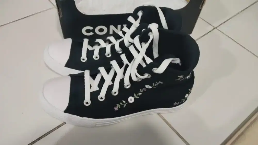 Sepatu converse