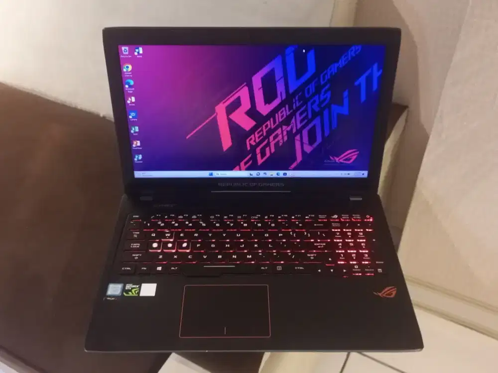 Laptop Asus rog Strix, i7 Gen 7, GTX 1050,Ram 8/256GB