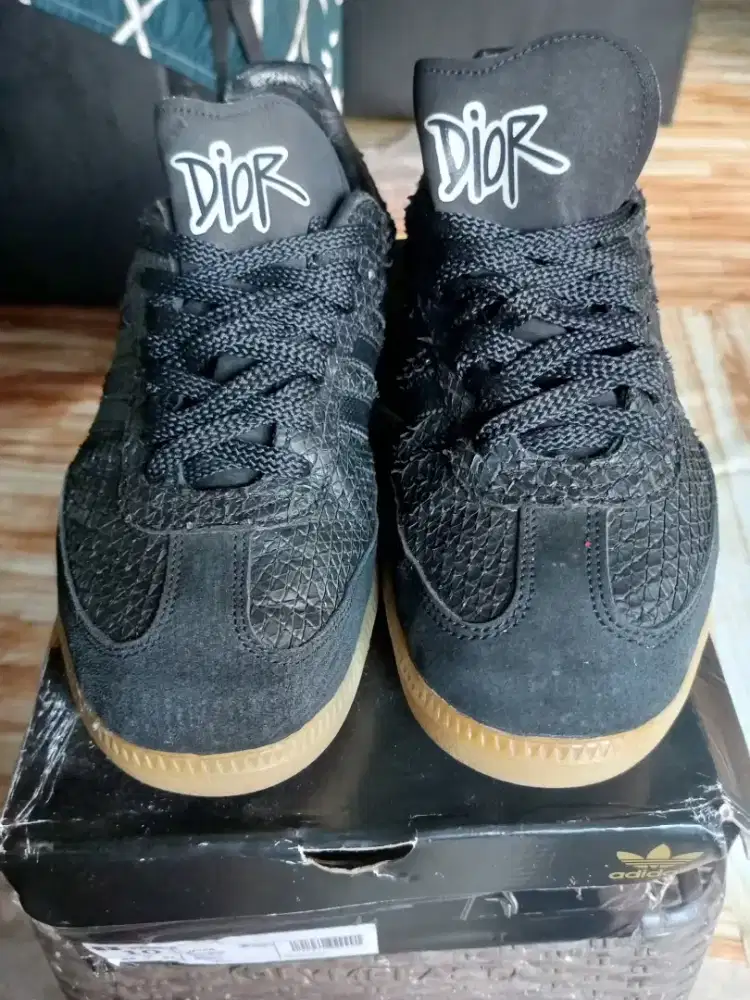 Sepatu second masih bagus