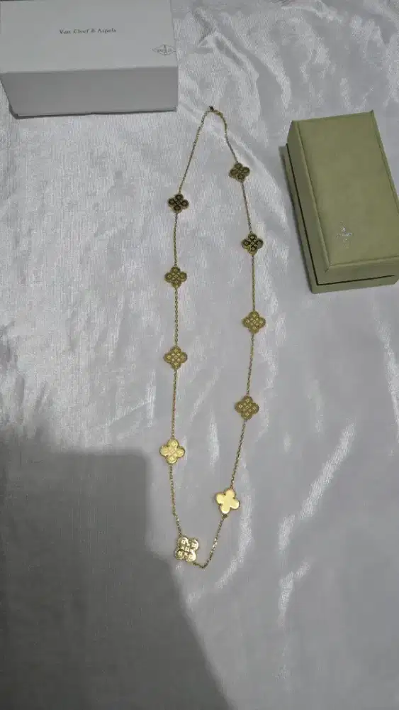 Kalung Clover 10 bunga besar