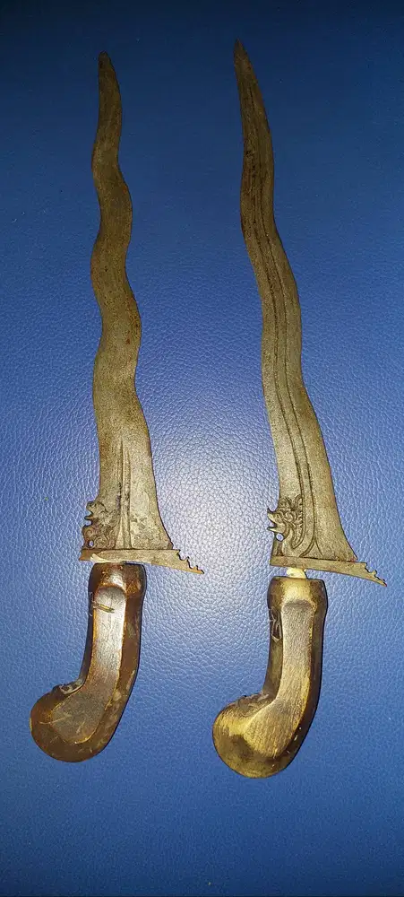 Keris nogo rojo dan singo ludro