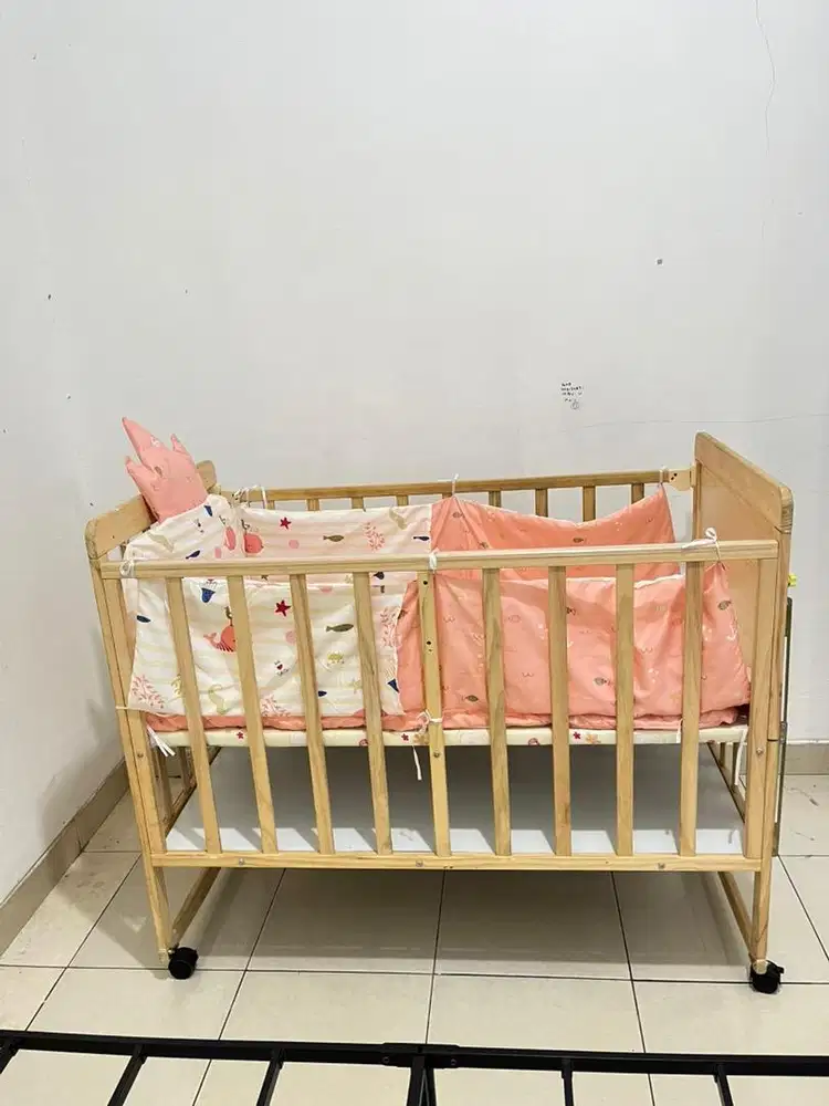 Baby Box Kayu Bayi dengan Roda + Bumper Set Kondisi Bagus