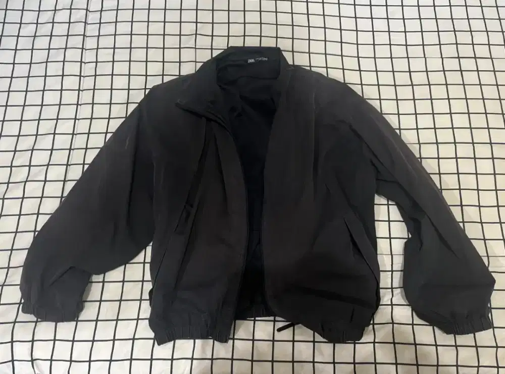 Jaket Pria Parasut Zara Size Medium Black