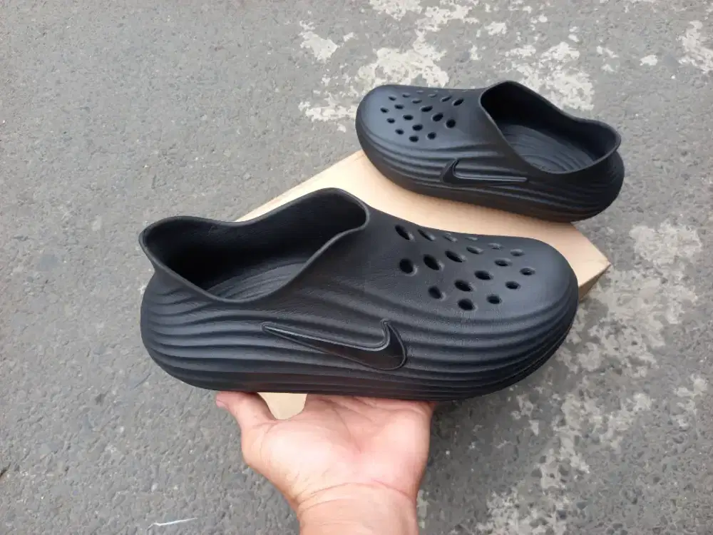 Sepatu Nike rejuven8 ori size 41