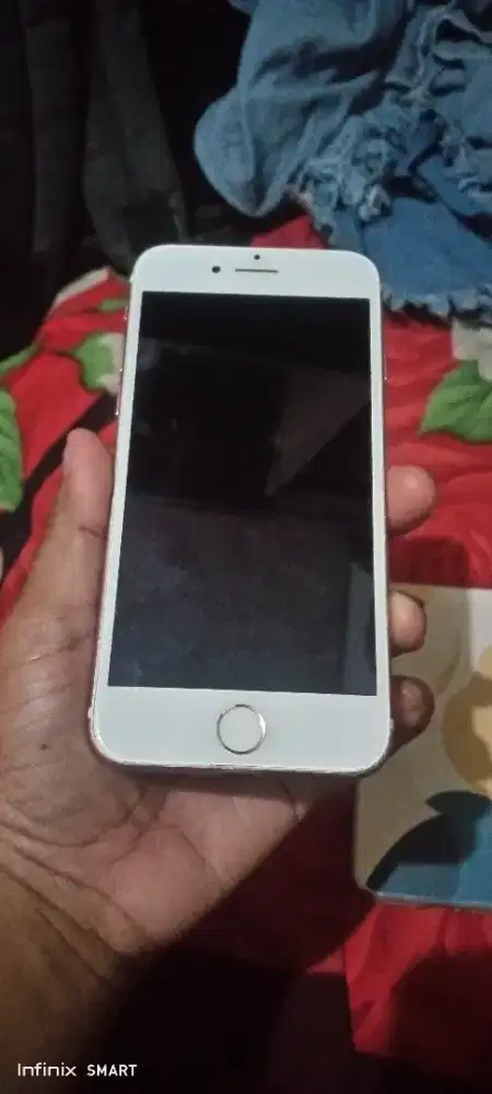 iPhone 7  warna pink putih