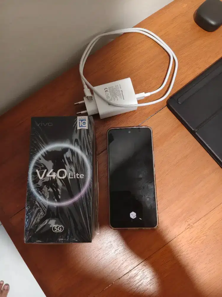 Dijual vivo v40 lite 5G like new