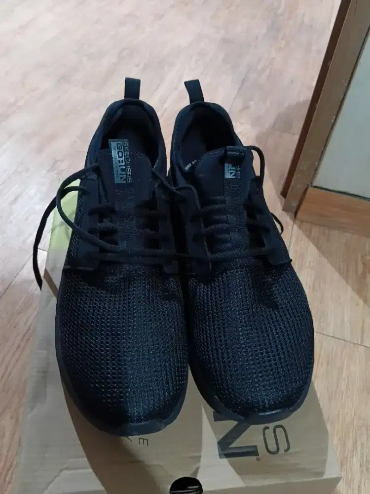 DIJUAL SEPATU SKETCHER SIZE 45 ORI BARU