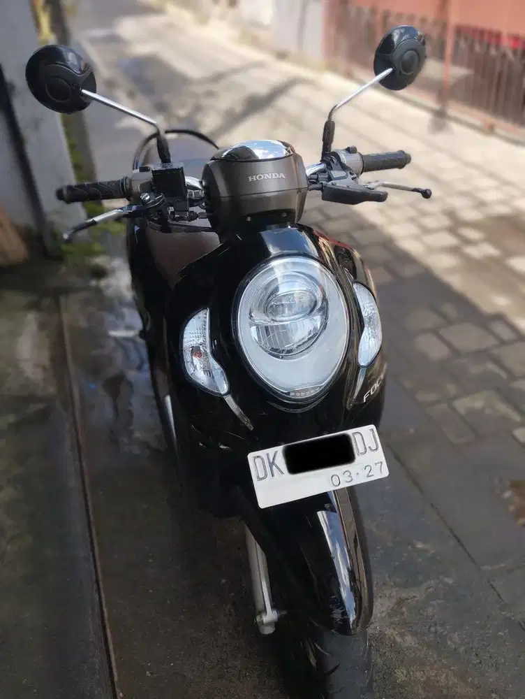SCOOPY 2022 Hitam