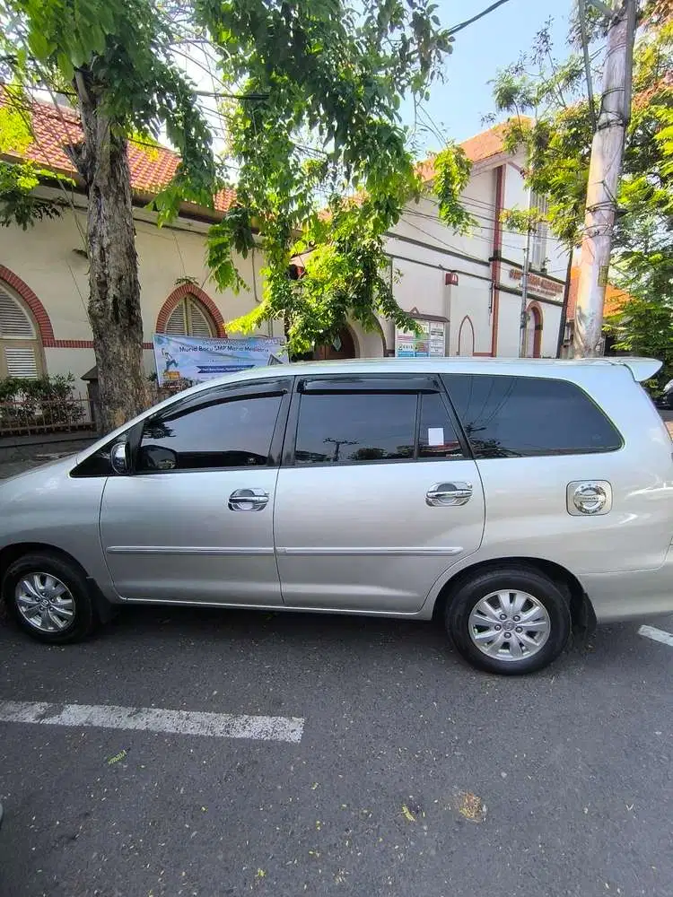Toyota Kijang Innova 2010 Bensin
