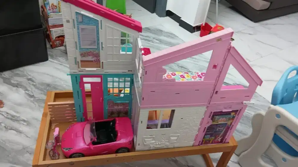 Rumah barbie / mobil barbie