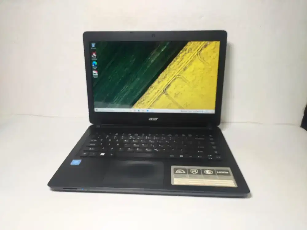 B926 Acer ES1-432 cpu n4200 Ram 4GB hdd 500GB 
- baterai baru