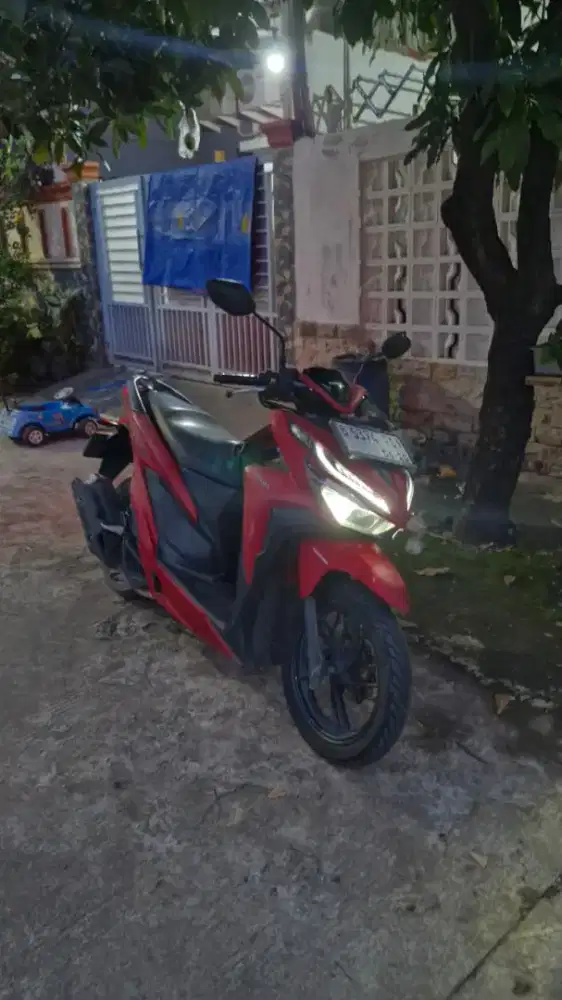 Honda vario 150 cc keyless warna merah dop