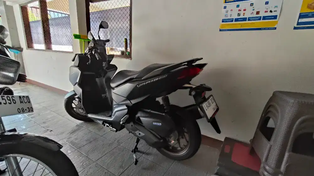 Vario 160 abs hitam doff