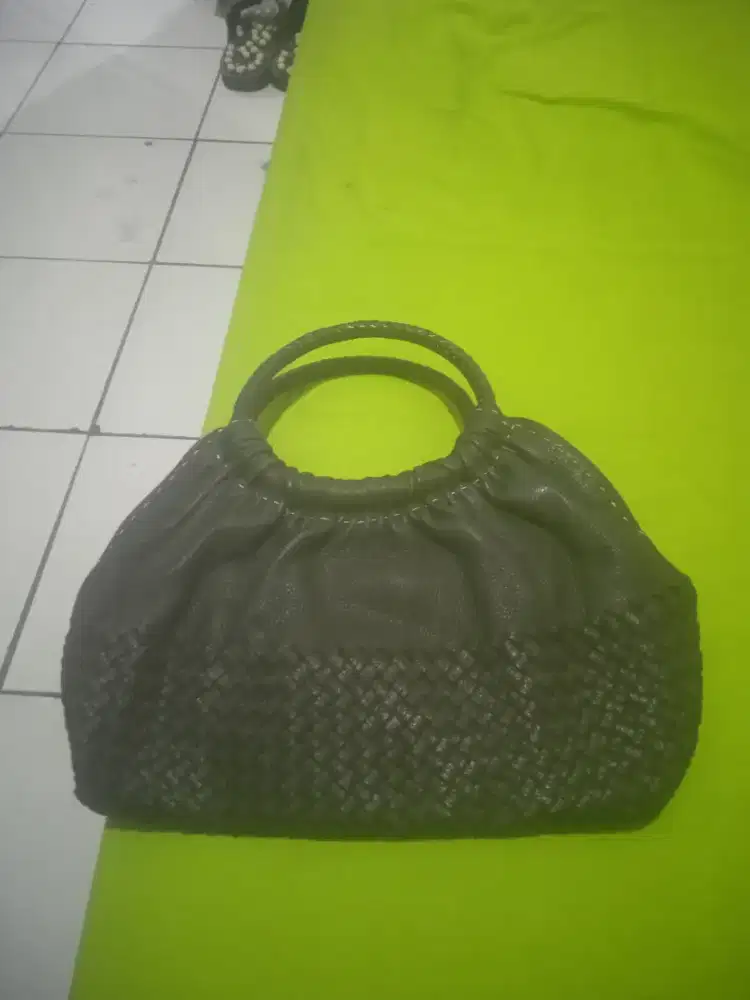 tas kulit wanita