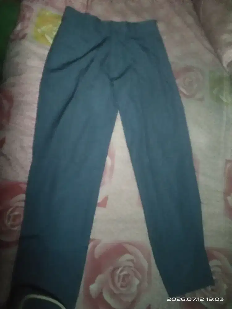 celana sekolah SMA/SMK size 28 merek firdaus