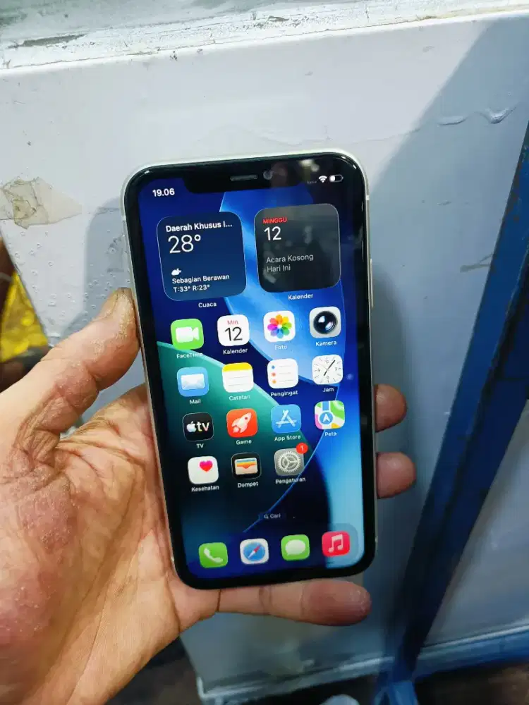Iphone 11.   128 gb inter