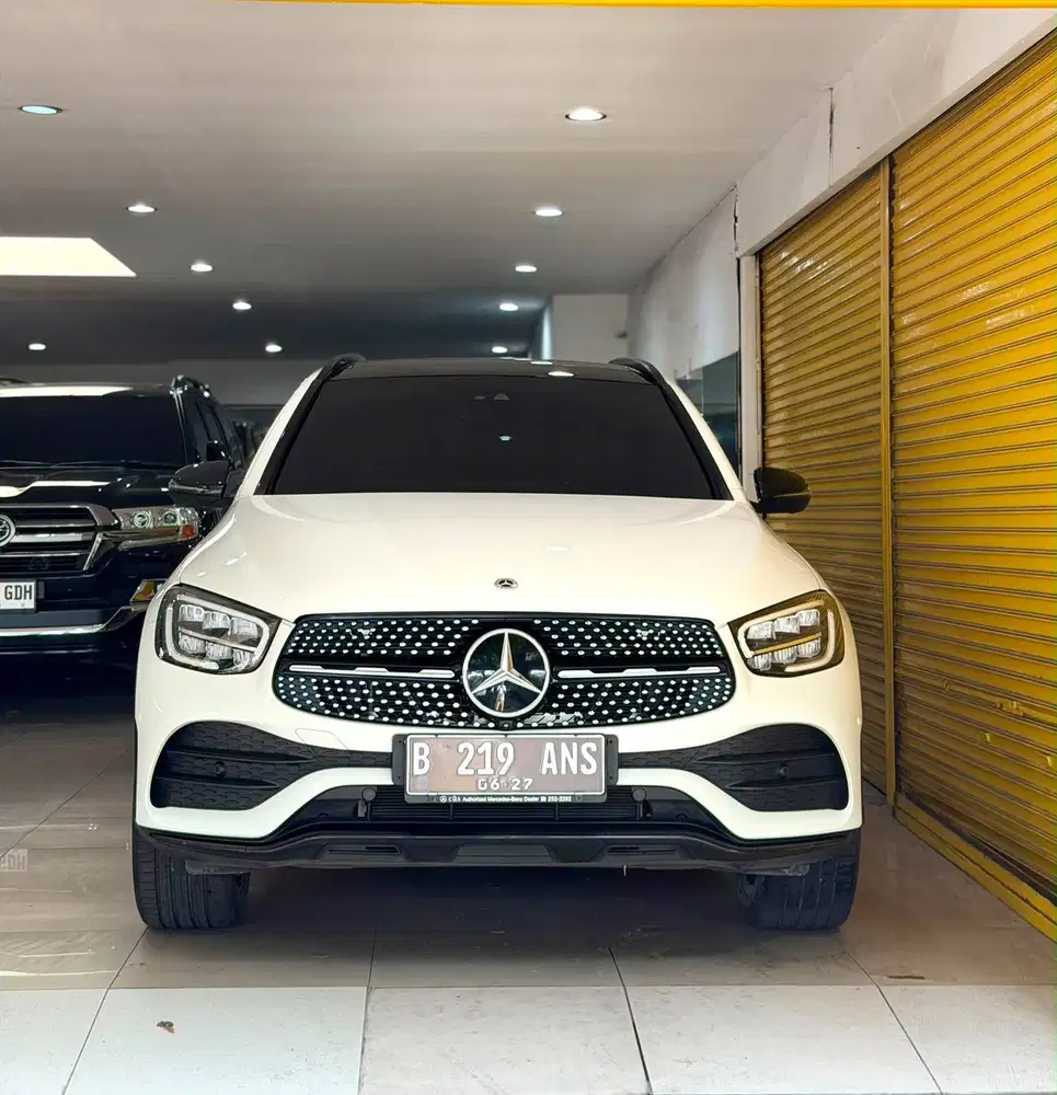 Mercedes GLC200 Night Edition 2022 June Putih Vieta Motor