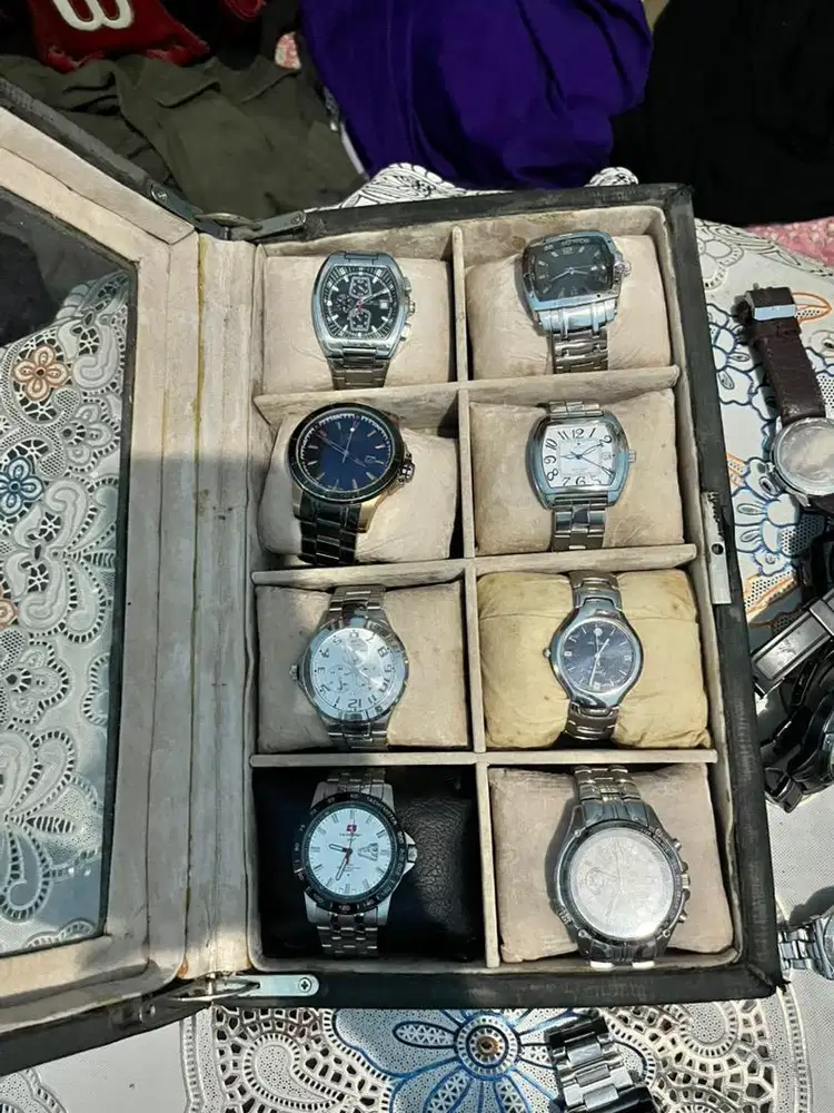 Jam tangan pribadi ajukan satu aja