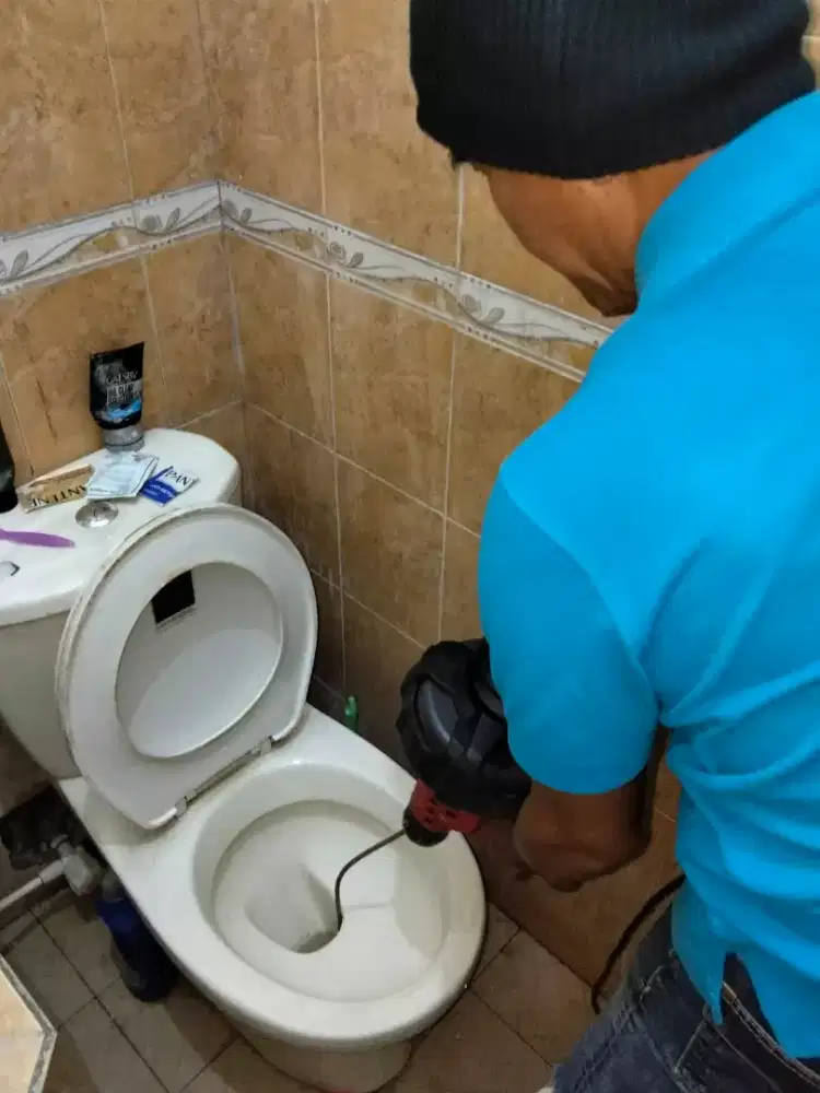 Jasa saluran mampet. Closet, WC tersumbat tanpa ribet.