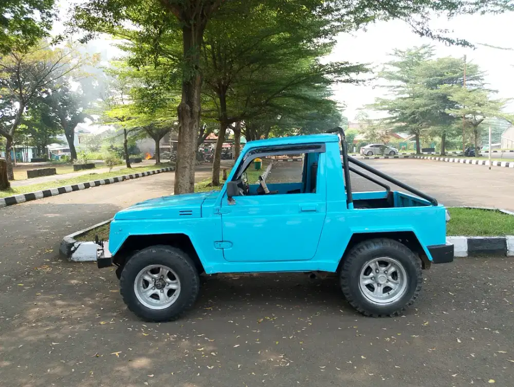 Mobil Jeep Suzuki Jimny 4x2 Modif Siera buat wisata buat Hoby sewain