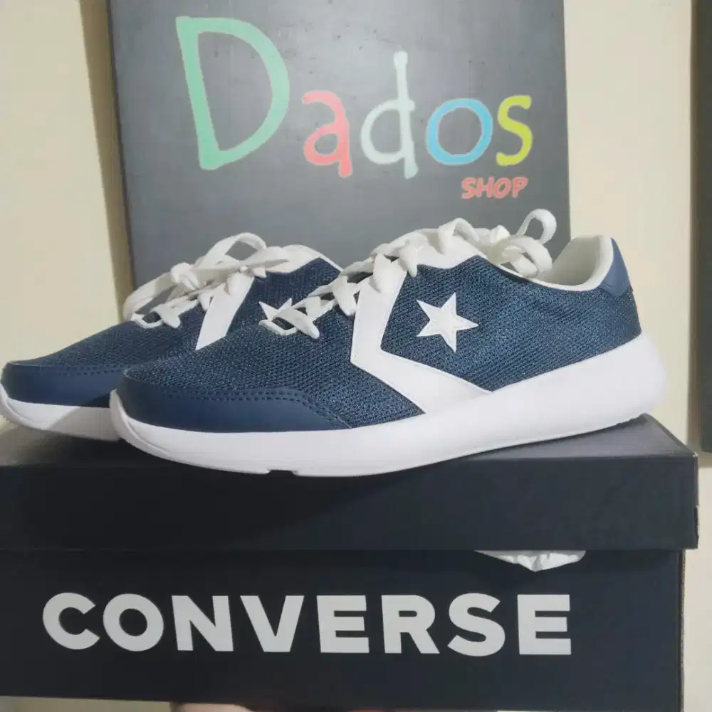 Sepatu Converse pria
