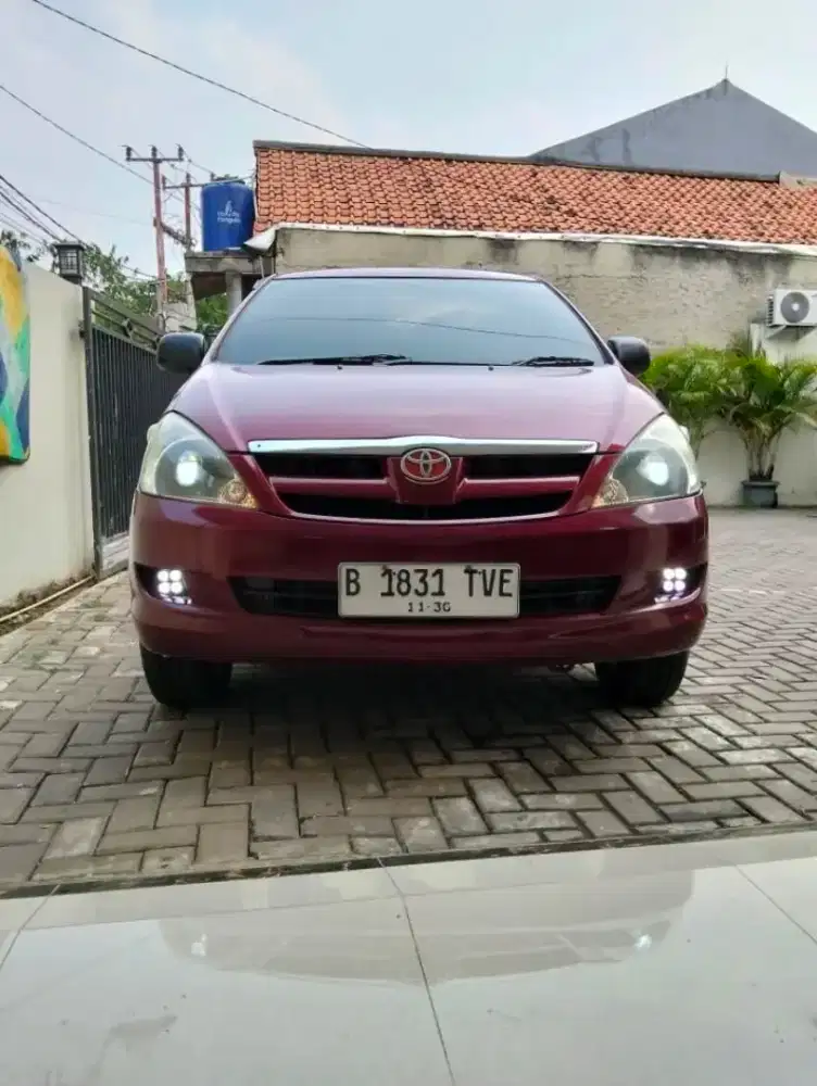 Toyota Kijang Innova 2004 Bensin