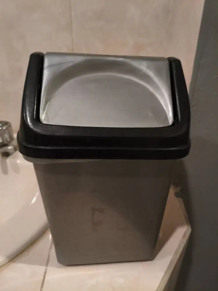 Garbage Bin Small / Tong Sampah Kecil